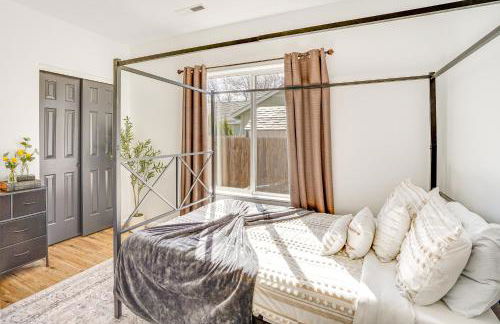 Charming Bend Home with Porch and Yard Great Location - Foto 13