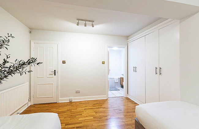 Charming Two-Bedroom Flat in West Hampstead - Photo 5
