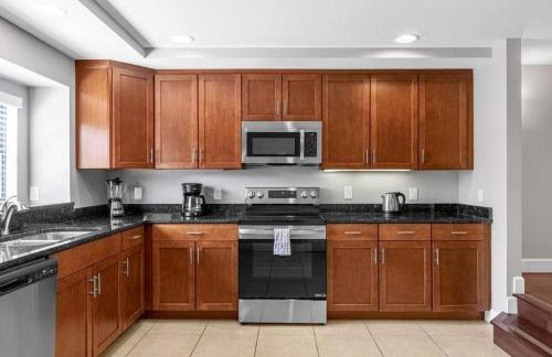Sunny Summer in FL - Relax in a TownHome by Disney! - Foto 8