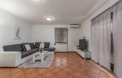 Apartment Narcisa with Terrace - Photo 6