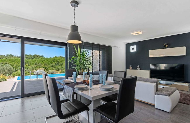 Modern Villa With Pool, Covered Terrace and sea View - Foto 20