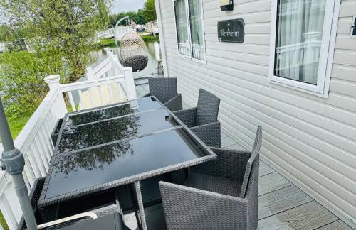 Exquisite Lake lodge in Hoburne Holiday Resort - Valentino Rose Lodge - Foto 27