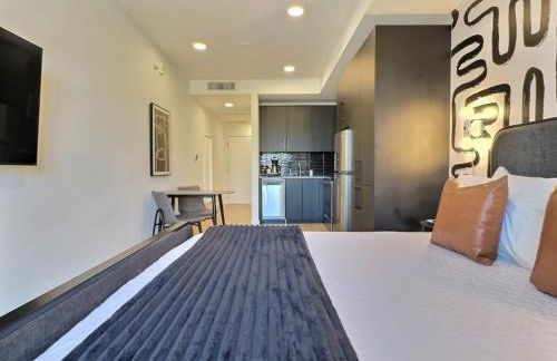 Quiet City Getaway Near Regions Field and Food - Foto 13