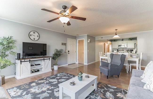 Villas at Island Club Community, Pools, Jacuzzi and More! - Photo 3