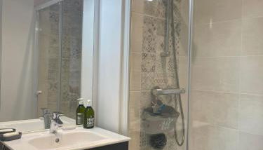 Gite de groupe à la campagne Salle au RDC Espace bien être jacuzzi hammam sport - Photo 3