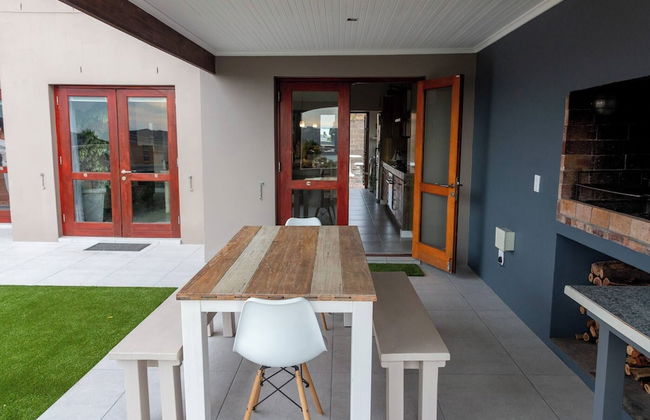 Serene Langebaan Getaway With Garden Views - Photo 41