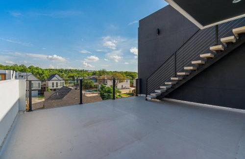 Luxurious Newly Built 5 BR 6 Bath Home w/ Rooftop - Foto 27