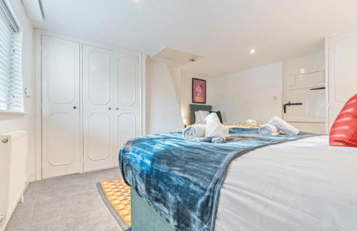 3BR Kingswood Cottage with Detached Unit - Photo 20