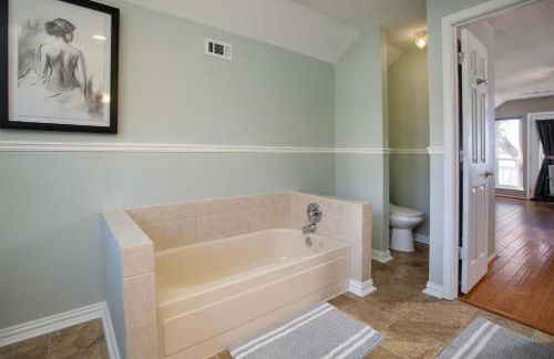 Lakefront House with Boat Dock, BBQ in Peaceful Flint - Foto 29