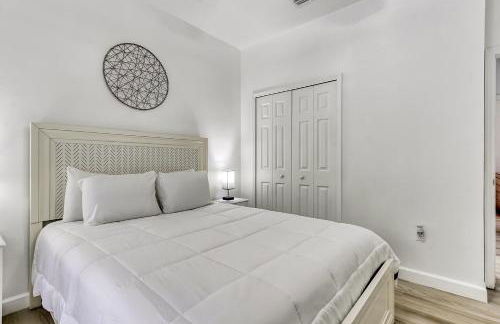 Stunning 5 bedroom pool home in gated community minutes from Disney - Foto 23