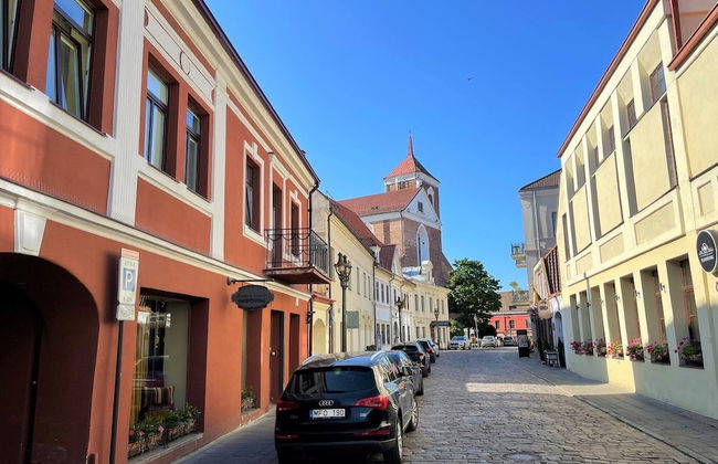 Picturesque Old Town Apartment With Balcony - Photo 11