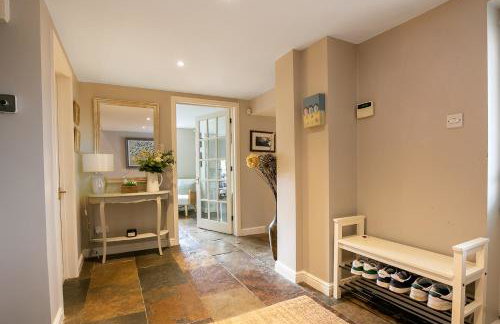 Beautiful 5-Bedroom Home with Cinema & Games Room - Foto 21