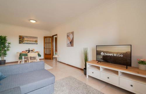 Sunny Cozy Flat w/ Terrace - São João - Foto 16