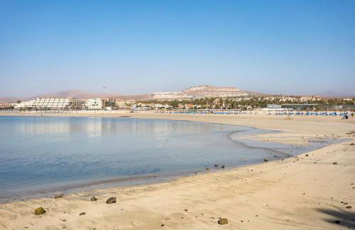 Home2Book Quiet Villa with Private Pool - Photo 28