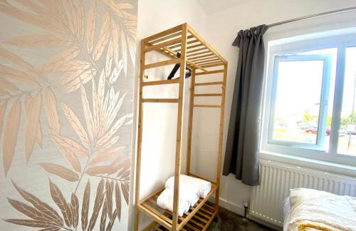 Isleworth House with Garden & private parking - Photo 14