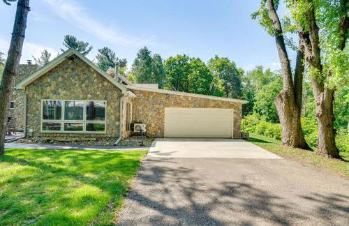 Picturesque Lake Elmo Cottage with Fire Pits! - Foto 39