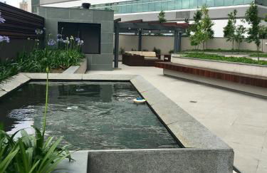 Estudio moderno com linda vista para a Serra - Foto 21