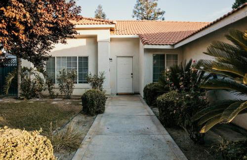 Stunning Home with Pool, Game Room and Firepit - Photo 17