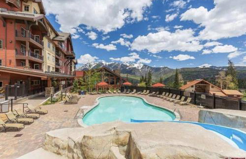 HotTub-Elkpoint-True Ski In Ski Out Family &Pet Friendly - Photo 62
