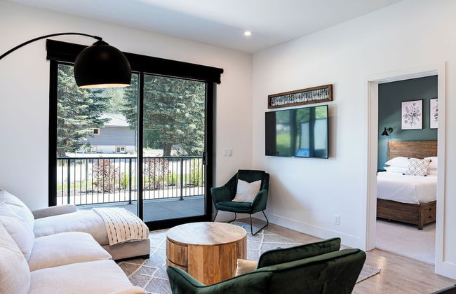 Rustic Retreat by Revelstoke Vacations - Photo 21