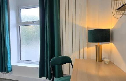 Spacious Entire House with Free Parking Perfect for Relocators Contractors and Long Term Stays - Photo 12