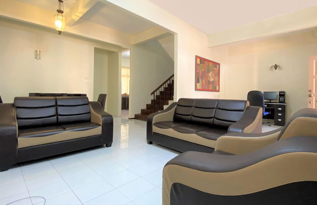 OYO 90199 Homely&cozy House - Foto 7