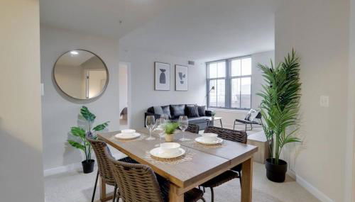 Upscale Comfort Next to Metro and Dining - Foto 2