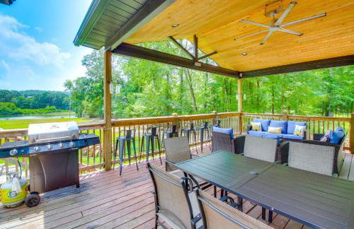 Riverfront Royal Home with Hot Tub and Fire Pits! - Foto 24