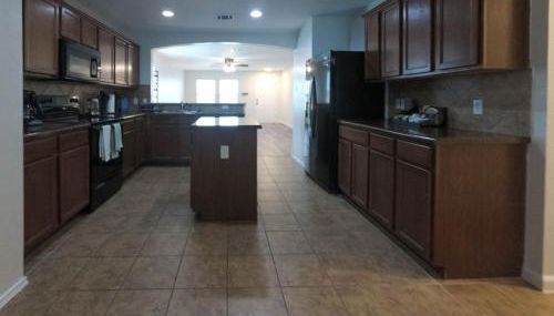 Spacious home with WiFi/AC - Photo 5, stove, dishwasher, pet friendly, toaster, minibar