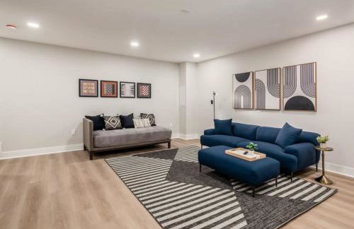 Chateau in the Village - Brand New 3BD 5BA - Foto 39