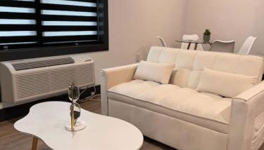 Spacious Apt 15 mins to NYC with Free Indoor Parking - Foto 4