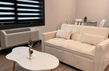 Spacious Apt 15 mins to NYC with Free Indoor Parking - Foto 4