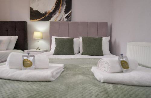 London Road Villa - Free Netflix, Private Parking, WiFi & Private Garden - Photo 28