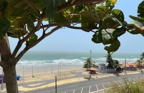 Apartamento amplo perto da Praia da Litorânea - Carmona Temporadas - Foto 28