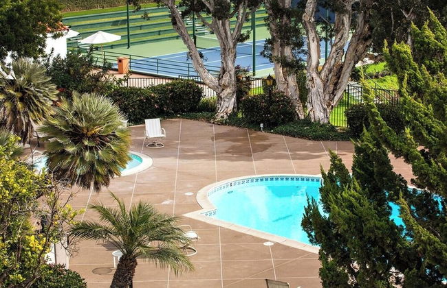 Southern Exposure w/ Private Balcony - Foto 18