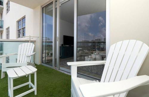 Stunning & Spacious Resort-Style Condo Across From Beach! - Foto 24