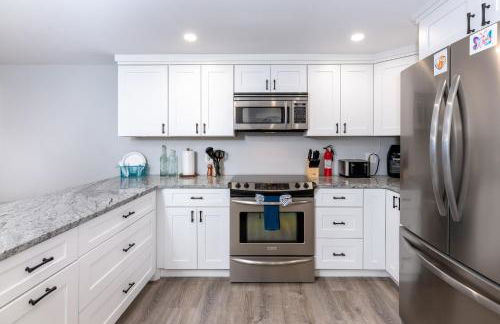 Steps to Beach Lake-View Laconia Getaway! - Foto 6