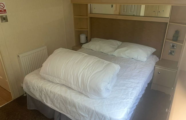 Remarkable 2-bed Villa Caravan in Driffield - Photo 2