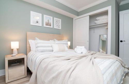 NEW 3BR-3BA Beach Block with Parking - Photo 15