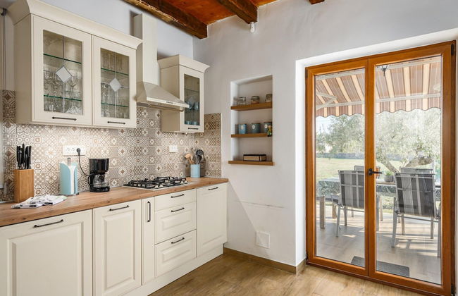 Villa in Sveti Lovrec Near Ski Resort - Foto 9