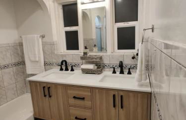 sofi intuit cozy home free parking queen beds - Foto 6