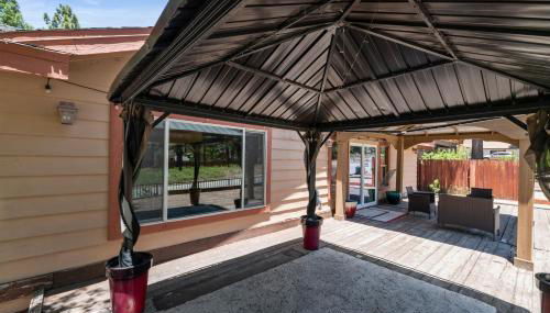 Moonridge Retreat - 6BR, Walk to Bear Mountain, Foosball Table, BBQ - Foto 2