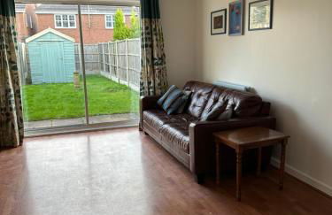 2-Bed Home with Parking, Near Airport, NEC & JLR - Foto 15