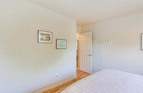 Airy Fortuna Apartment with Deck! - Foto 16