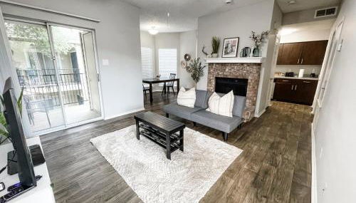 Charming Stay with Pool and Dedicated Workspace - Foto 4