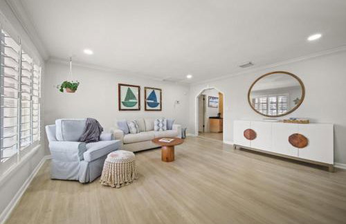 Tropical PoolHome Walk to Shops Near Beach - Foto 2