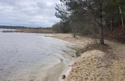 Gemütliches Ferienhaus 70qm mit Garten Sitzecke Grill 5 Minuten zum See - Foto 9
