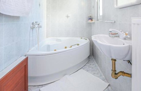 Stunning Home In Lechaio Corinthias - Foto 34