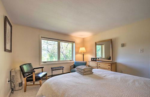 House with Balcony about 5 Mi to Cranmore Resort! - Photo 21