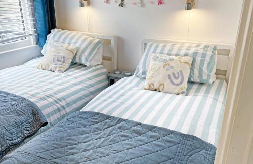 Bacton Beach House - Photo 15